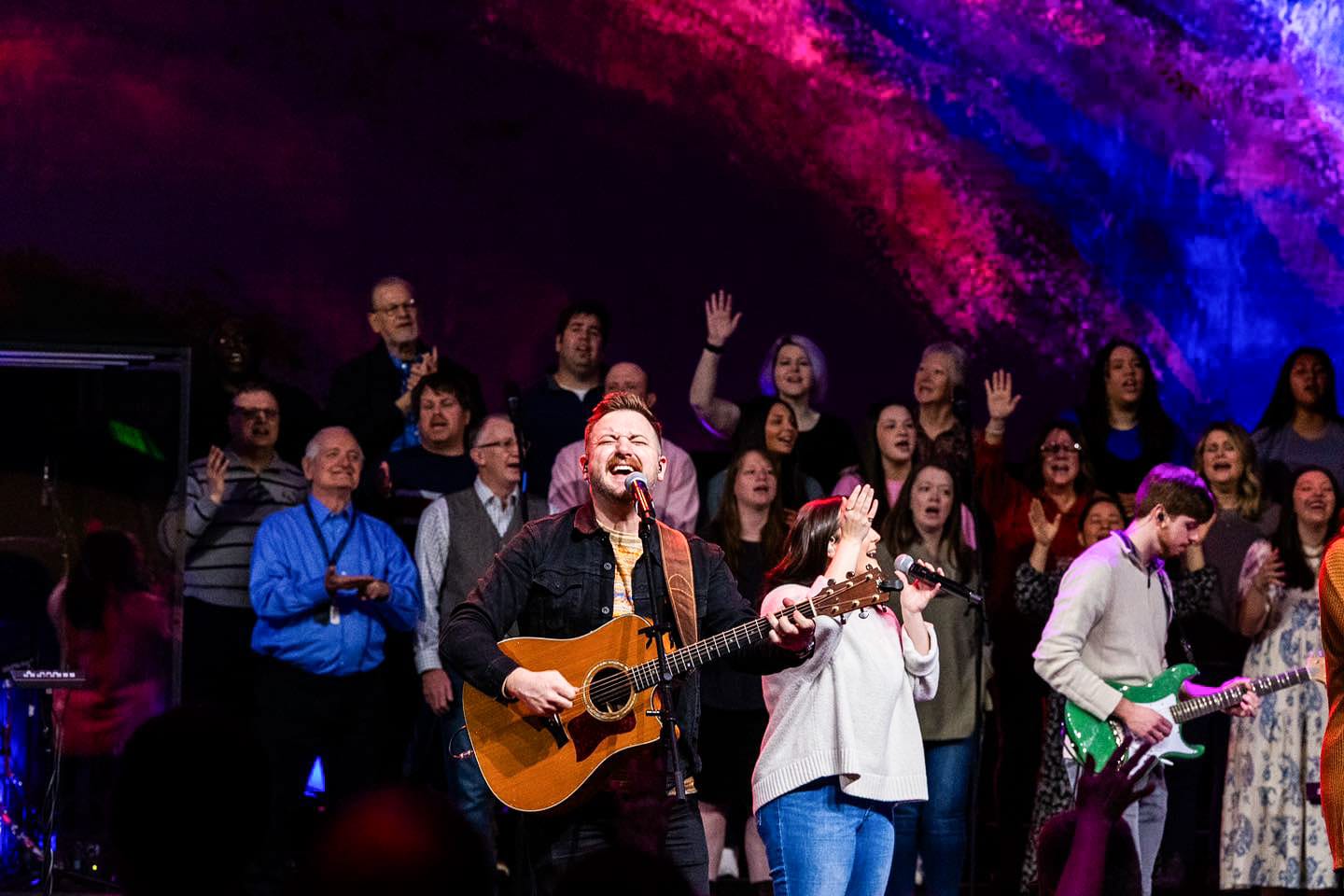 Worship during a service at Central Baptista